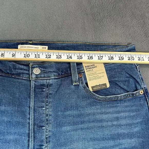 NWT Levi's Women's Ribcage Straight Ultra High Rise Jeans - Blue - Picture 5 of 16